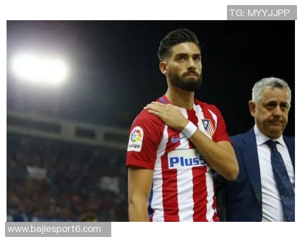 扎哈维透露莱万尚未决定未来沙特俱乐部并未提出报价