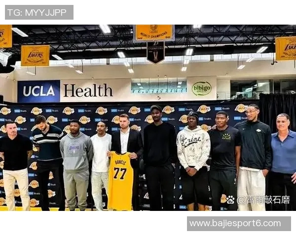 夸梅质疑布朗尼场上表现称心脏恢复但跑位意识存疑 夸梅质疑布朗尼场上表现称心脏恢复但跑位意识存疑